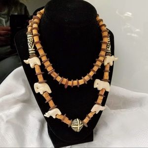 NWOT Handcarved African Elephant Necklace